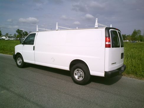 Used 2018 Chevrolet Express 3500 LS image 5