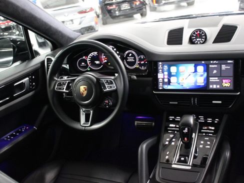 Used 2020 Porsche Cayenne Turbo Coupe AWD/4WD image 32