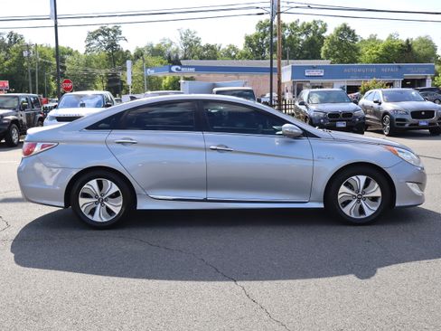 Used 2015 Hyundai Sonata Limited Hybrid FWD image 9