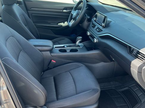 Used 2022 Nissan Altima 2.5 S FWD image 11
