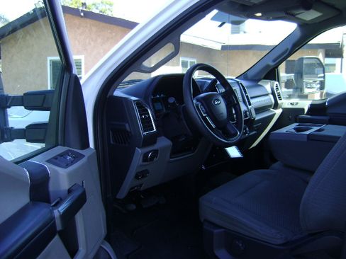 Used 2017 Ford F550 image 11