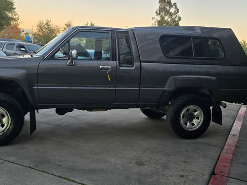 Used 1988 Toyota Pickup Deluxe image 10