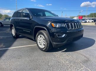 Used 2018 Jeep Grand Cherokee Laredo image 1