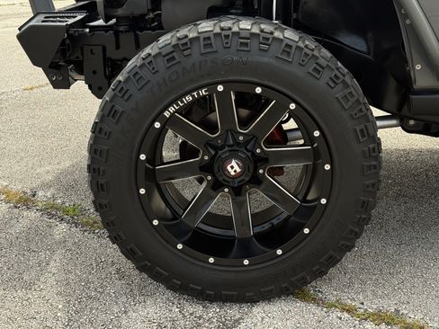 Used 2016 Jeep Wrangler 75th Anniversary AWD/4WD image 85