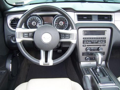 Used 2013 Ford Mustang Premium image 16