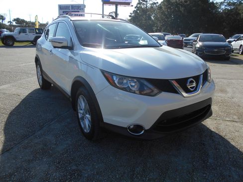 Used 2017 Nissan Rogue Sport SV image 1
