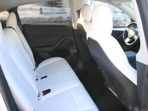 Used 2023 Tesla Model Y Long Range image 3