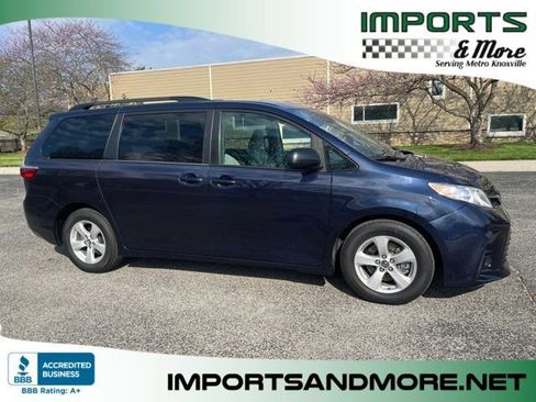 Used 2018 Toyota Sienna LE image 1