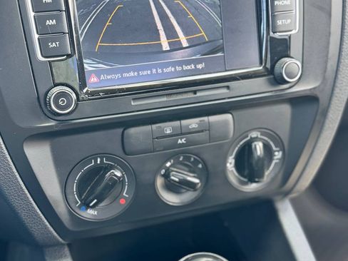 Used 2015 Volkswagen Jetta image 3