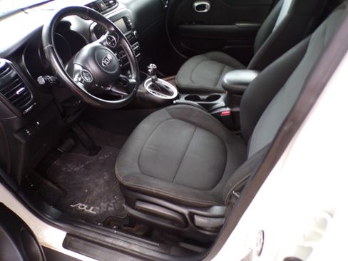 Used 2017 Kia Soul + FWD image 7