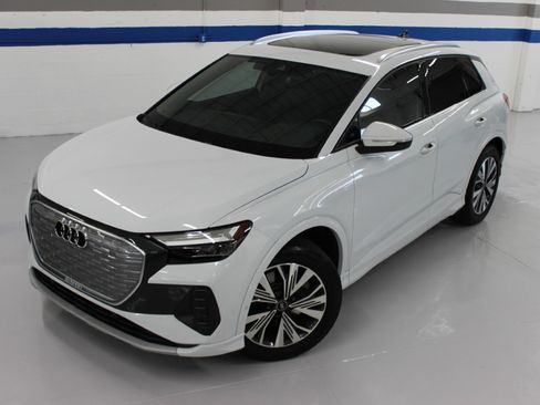 Used 2023 Audi Q4 e-tron Premium Plus image 3