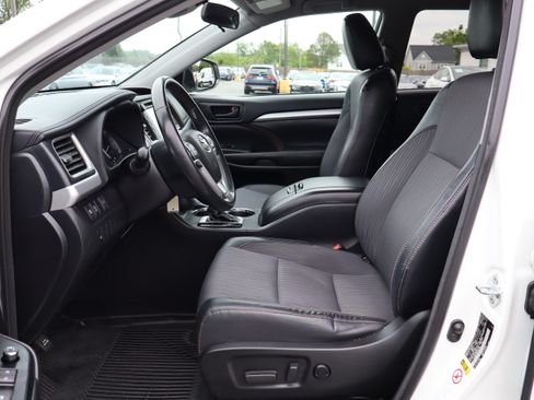 Used 2017 Toyota Highlander AWD LE Plus V6 image 12