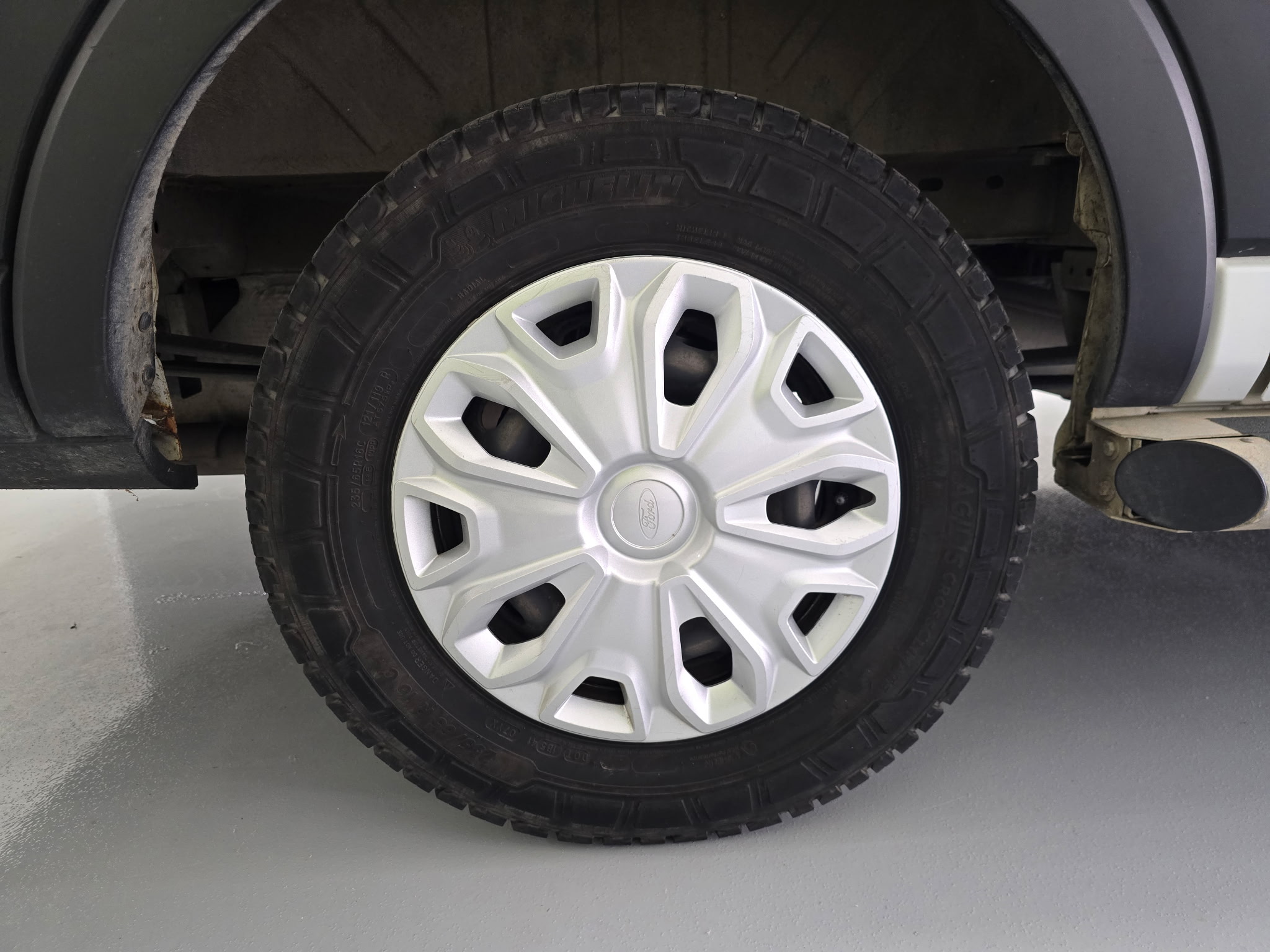 Used 2019 Ford Transit 250 130 Low Roof RWD image 18
