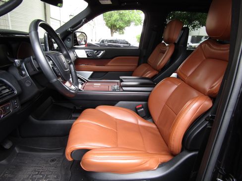 Used 2020 Lincoln Navigator 2WD Reserve image 9