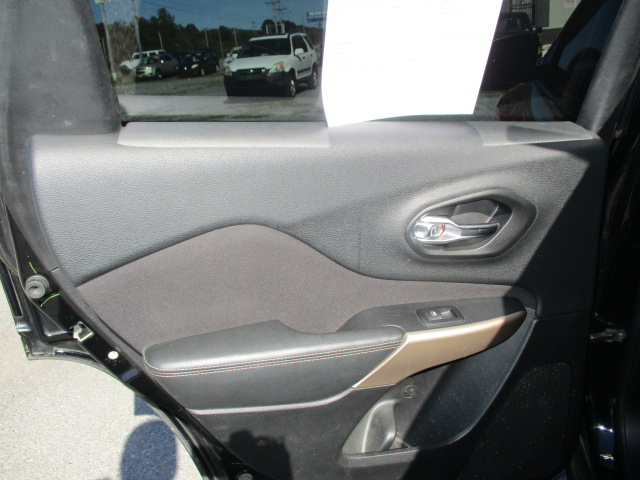 Used 2018 Jeep Cherokee FWD Latitude image 20