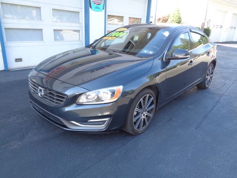 Used 2015 Volvo S60 T5 image 1