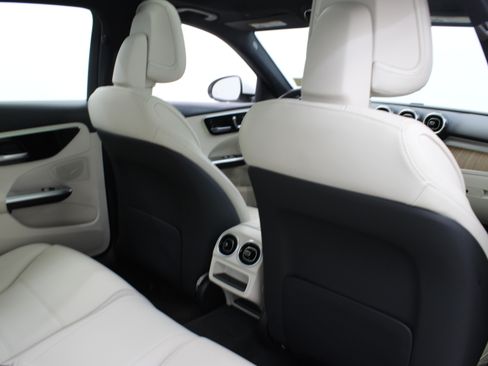 Used 2025 Mercedes-Benz C 300 image 18