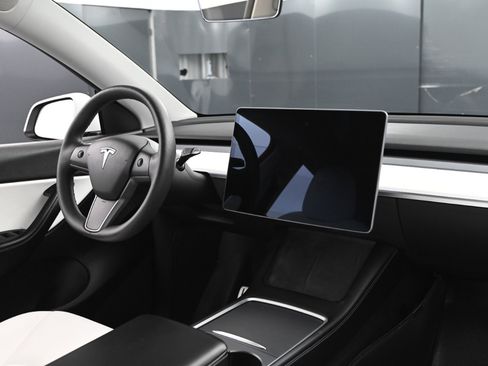 Used 2021 Tesla Model Y Performance image 41