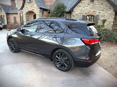 Used 2022 Chevrolet Equinox RS image 3