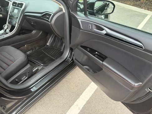 Used 2015 Ford Fusion SE FWD image 8
