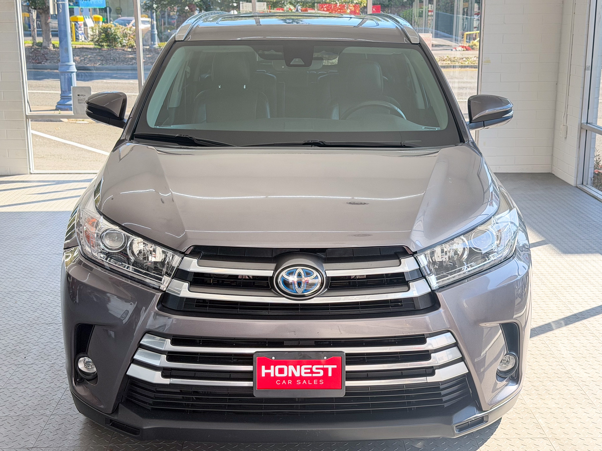 Used 2019 Toyota Highlander AWD Hybrid image 2