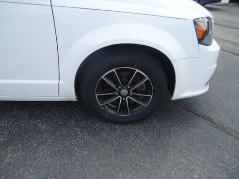 Used 2018 Dodge Grand Caravan GT FWD image 4