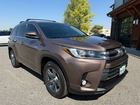 Used 2018 Toyota Highlander Limited Platinum image 7