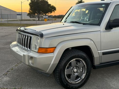 Used 2008 Jeep Commander Sport image 19
