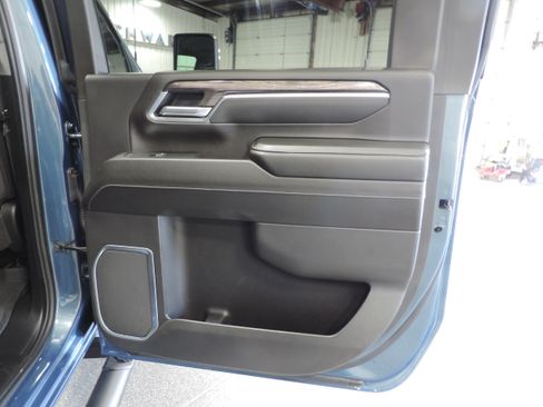 Used 2025 Chevrolet Silverado 3500 4x4 Crew Cab LTZ image 34