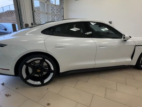 Used 2022 Porsche Taycan image 3