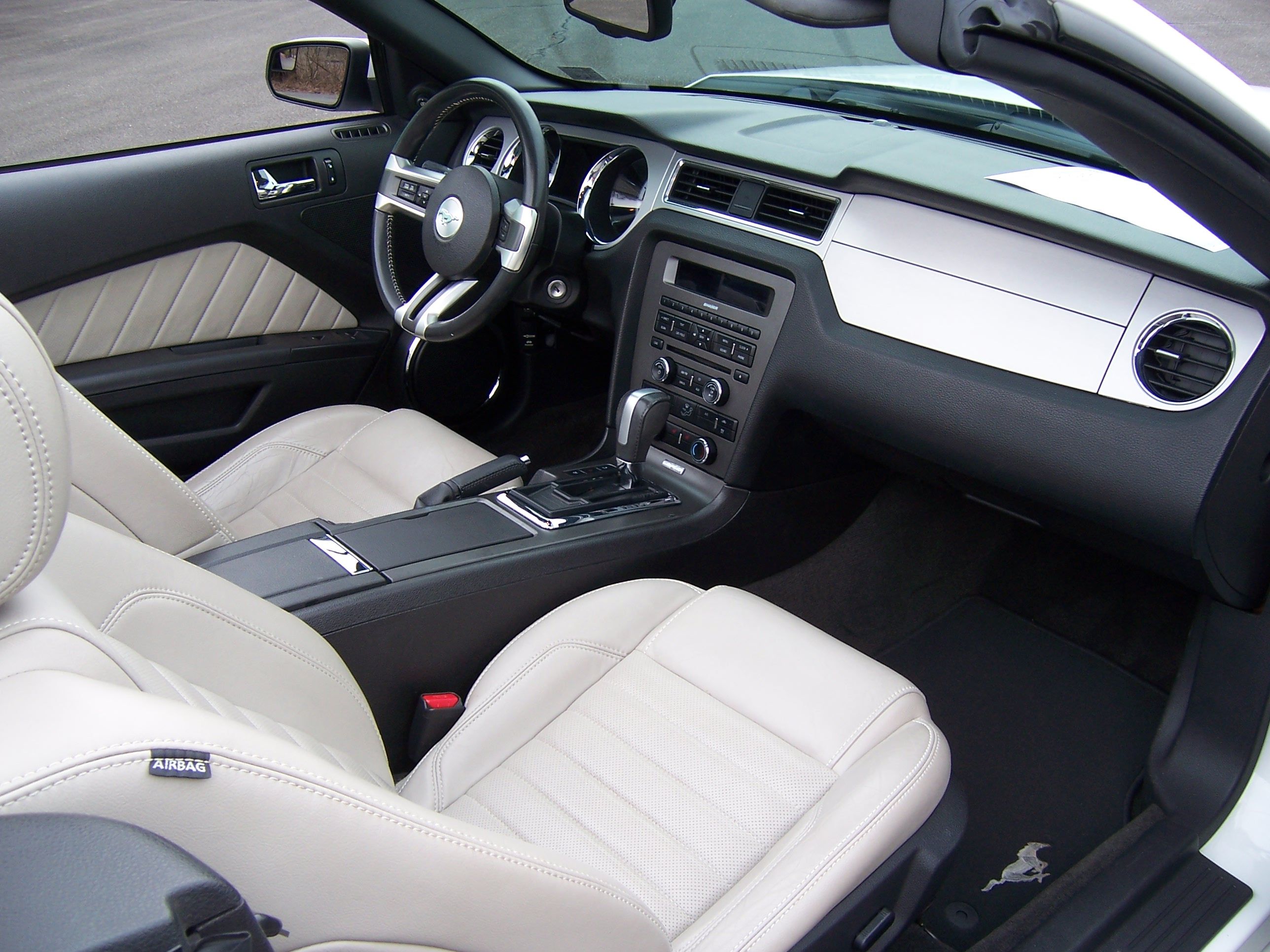 Used 2013 Ford Mustang Premium RWD image 19