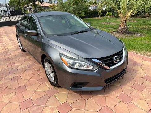 Used 2016 Nissan Altima SV FWD image 3