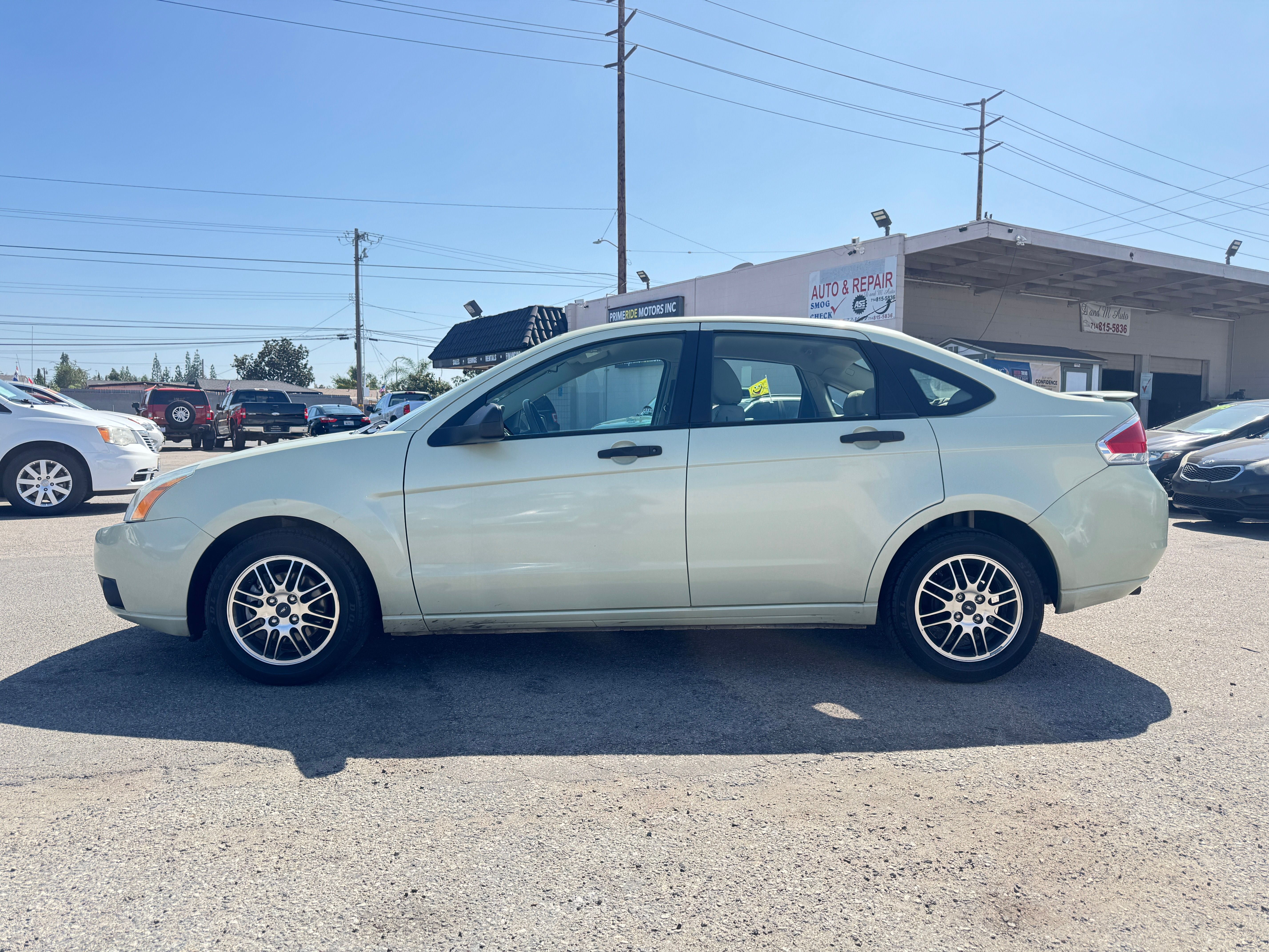 Used 2010 Ford Focus SE Sedan FWD image 4