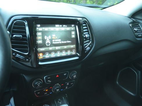 Used 2018 Jeep Compass 4WD Limited image 15