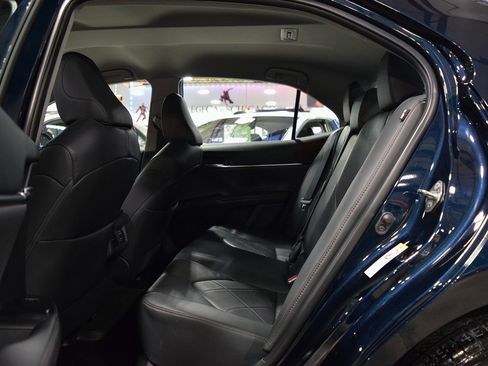 Used 2018 Toyota Camry XLE image 18