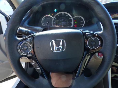 Used 2017 Honda Accord EX image 15