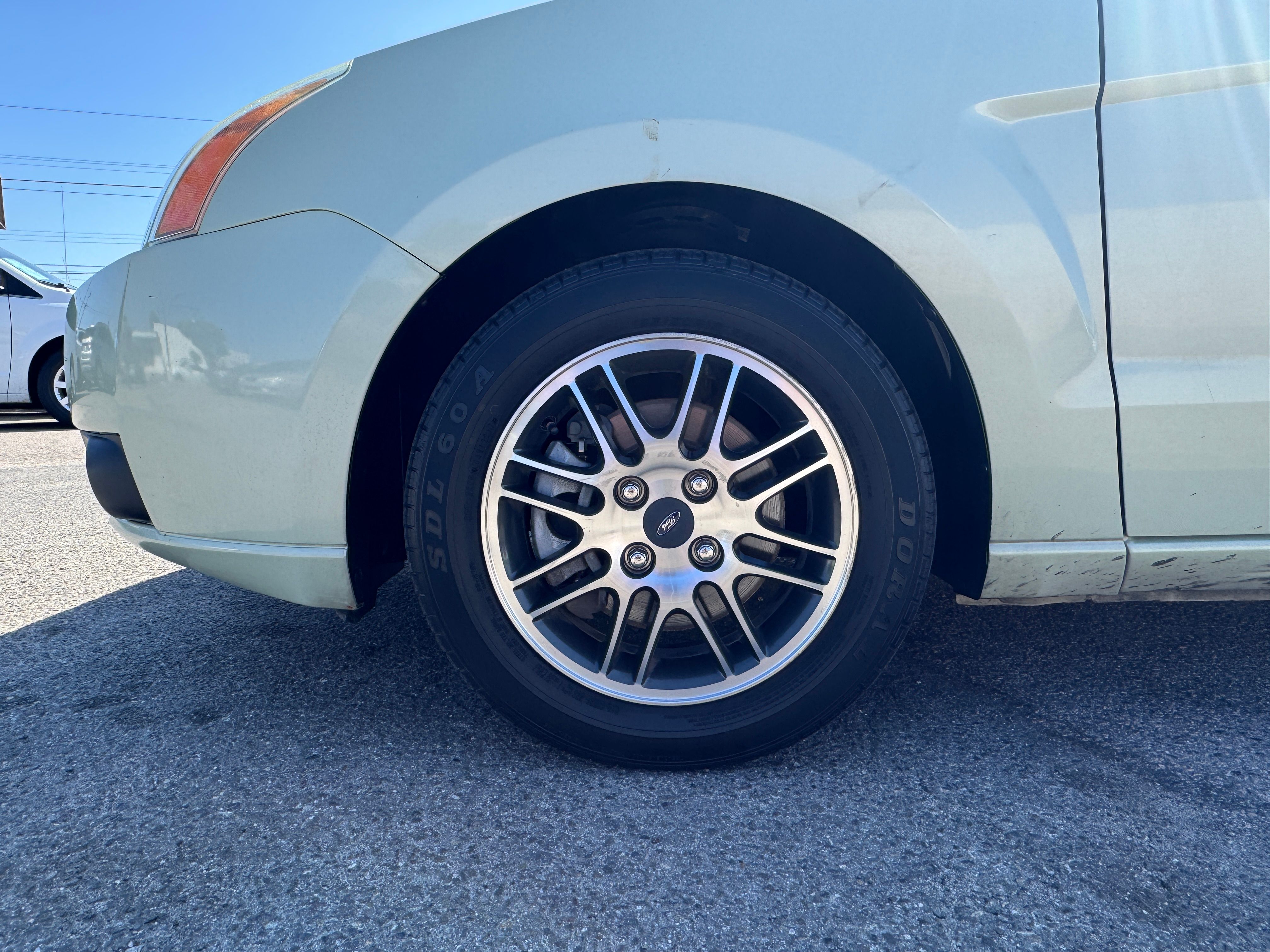 Used 2010 Ford Focus SE Sedan FWD image 14