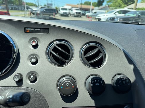 Used 2008 Pontiac Solstice GXP Convertible RWD image 8