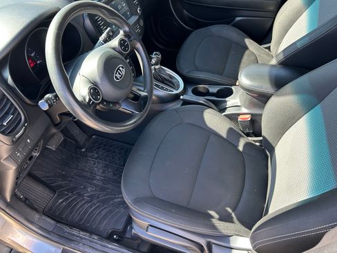 Used 2018 Kia Soul + FWD image 6