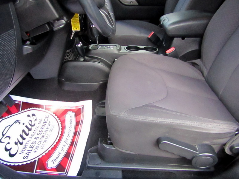 Used 2013 Jeep Wrangler 4WD Sport image 14