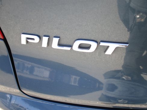 Used 2016 Honda Pilot EX Sport Utility 4D image 11