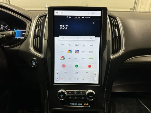 Used 2024 Ford Edge Titanium image 18