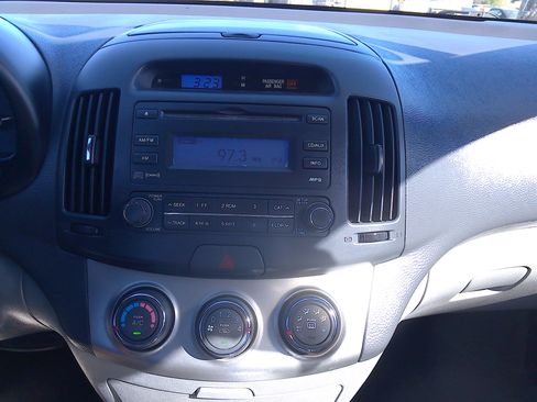 Used 2010 Hyundai Elantra SE image 15