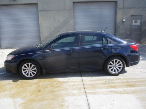 Used 2014 Chrysler 200 Touring Sedan FWD image 22