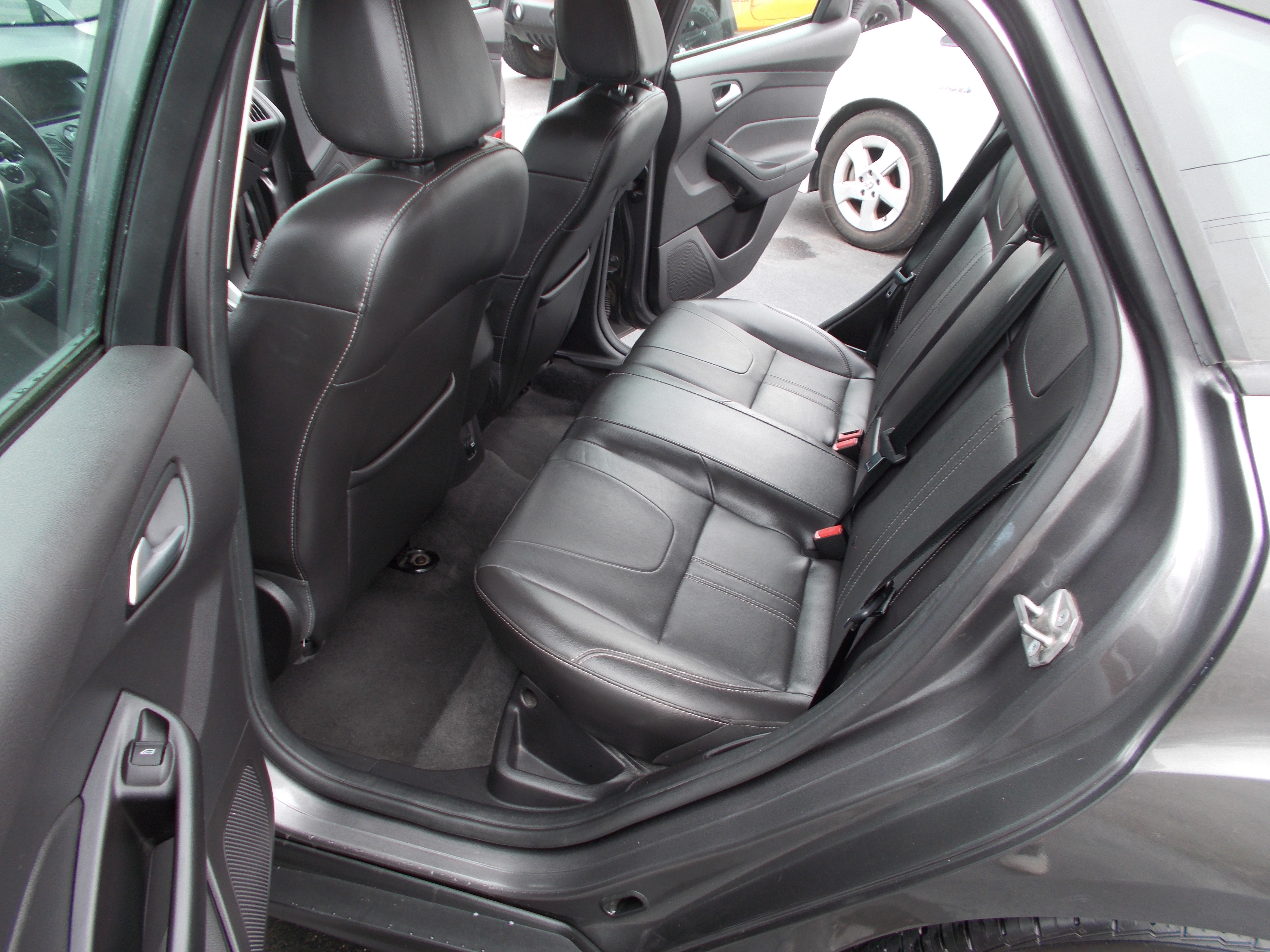 Used 2014 Ford Focus SE Hatchback FWD image 18