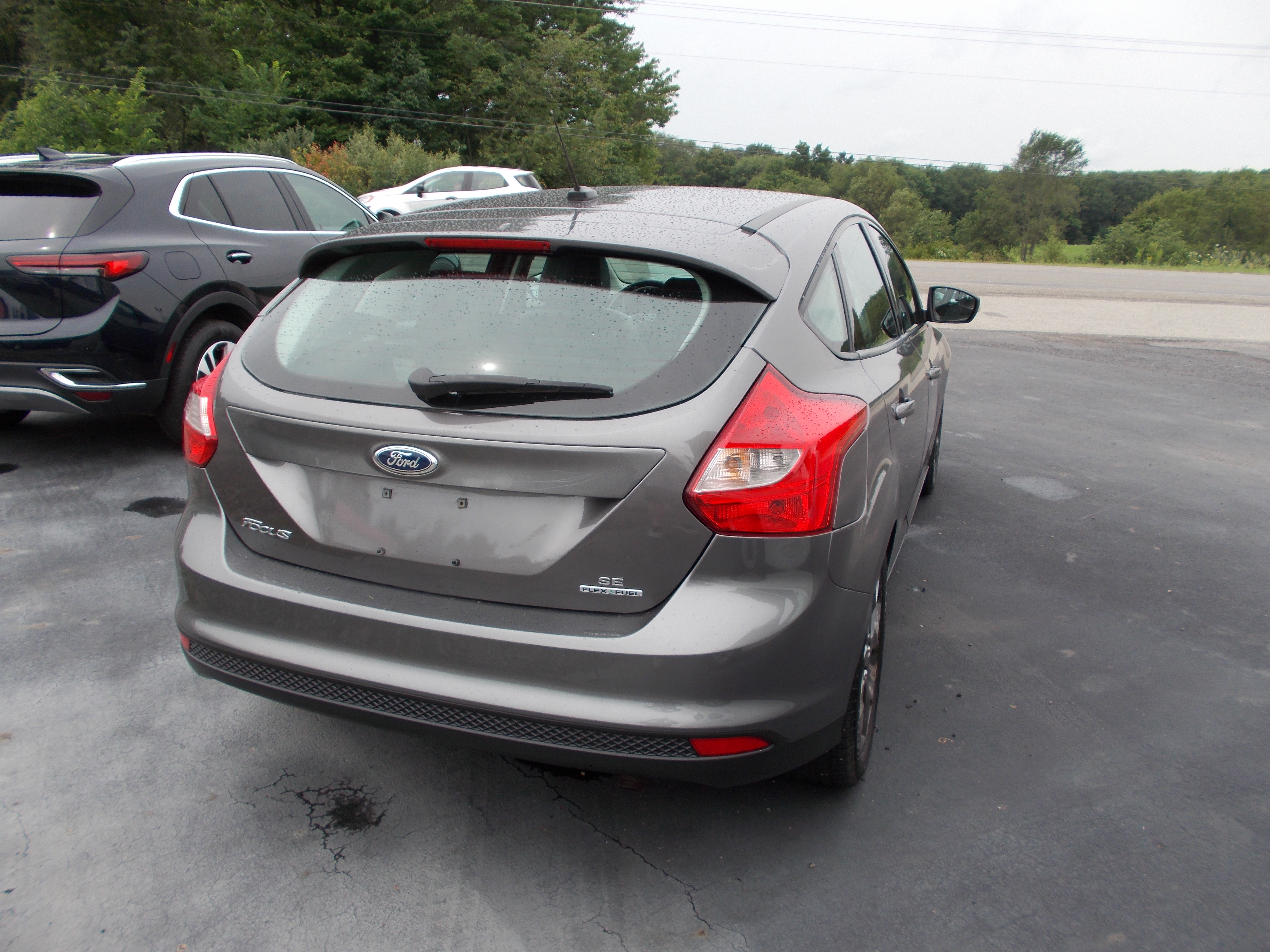 Used 2014 Ford Focus SE Hatchback FWD image 5