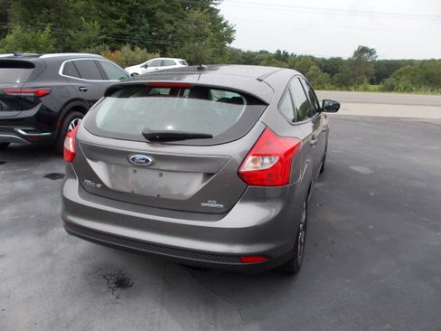 Used 2014 Ford Focus SE Hatchback FWD image 5