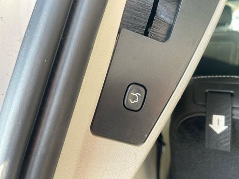 Used 2017 Dodge Grand Caravan SXT image 23