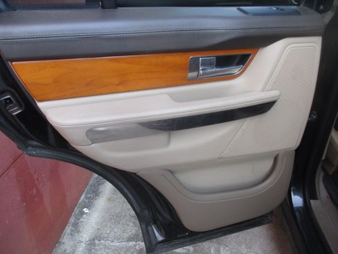 Used 2010 Land Rover Range Rover Sport HSE LUX image 16