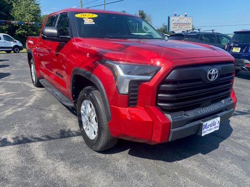 Used 2022 Toyota Tundra 4x4 CrewMax SR5 image 5